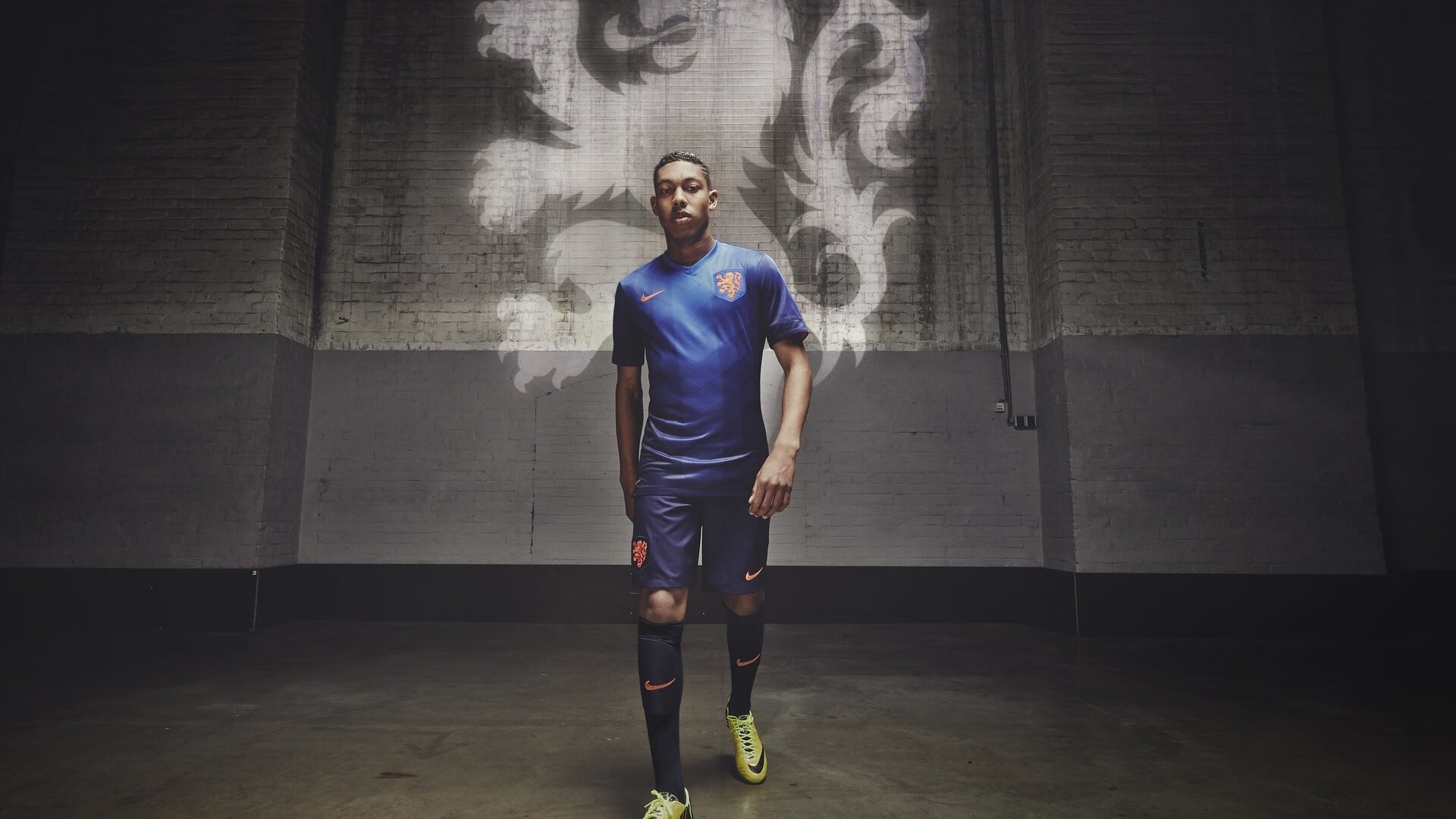 “安赫尔·巴尔博萨的突破与传球精准度，助力阿根廷美洲狮队构建强大进攻体系”