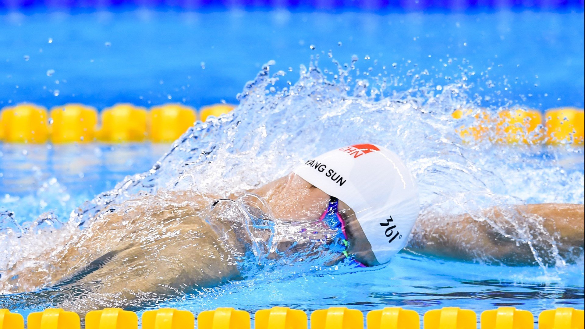 爱游戏体育APP下载-弗朗索瓦·霍尔茨豪伊泽：作为南非队的核心传球手，他的每次决策至关重要